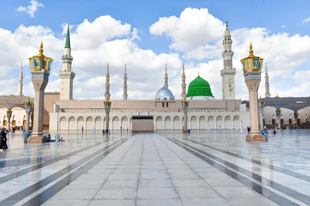 Arsitektur Masjid Klasik: Perjalanan Lintas Zaman dari Madinah hingga Utsmaniyah