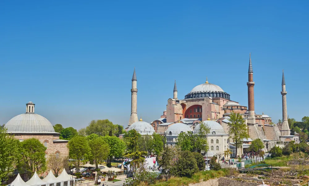 Menelusuri Jejak Utsmaniyah: 5 Masjid Paling Bersejarah di Istanbul